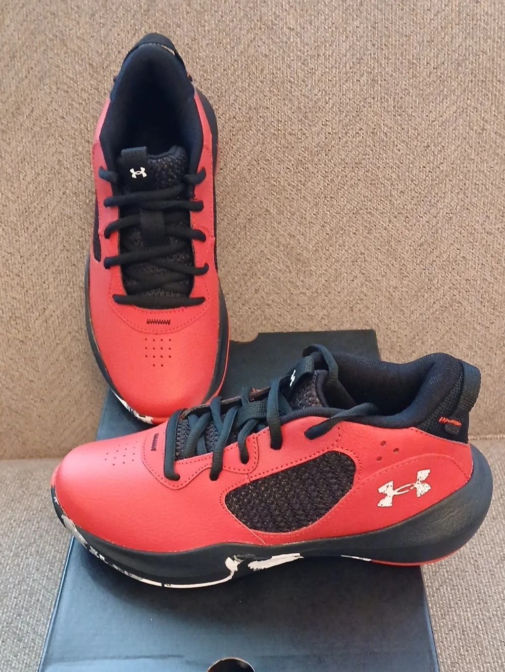 NIB Unisex Under Armour PS Lockdown 6 Red & Black Athletic Sneakers, Sz 3 Youth